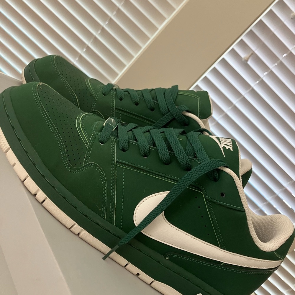 Nike Men's Forest Green and White Sneakers